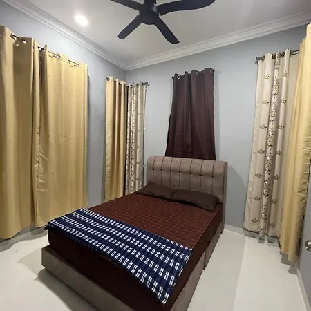 Waja Homestay Kampung Raja Exterior photo