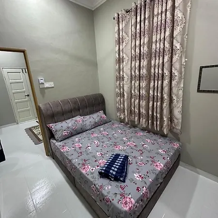 Waja Homestay Kampung Raja Exterior photo